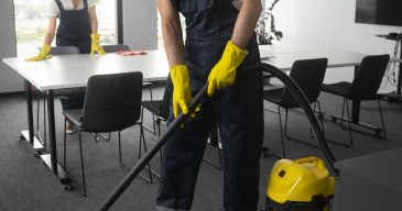 full-shot-people-cleaning-office(2)